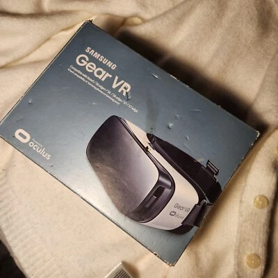 Samsung Gear VR Powered By Oculus  - Image 1 of 4