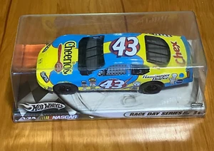 Coche Hot Wheels NASCAR 2005 Race Day Series #43 General Mills Jeff Green 1:24 - Imagen 1 de 13