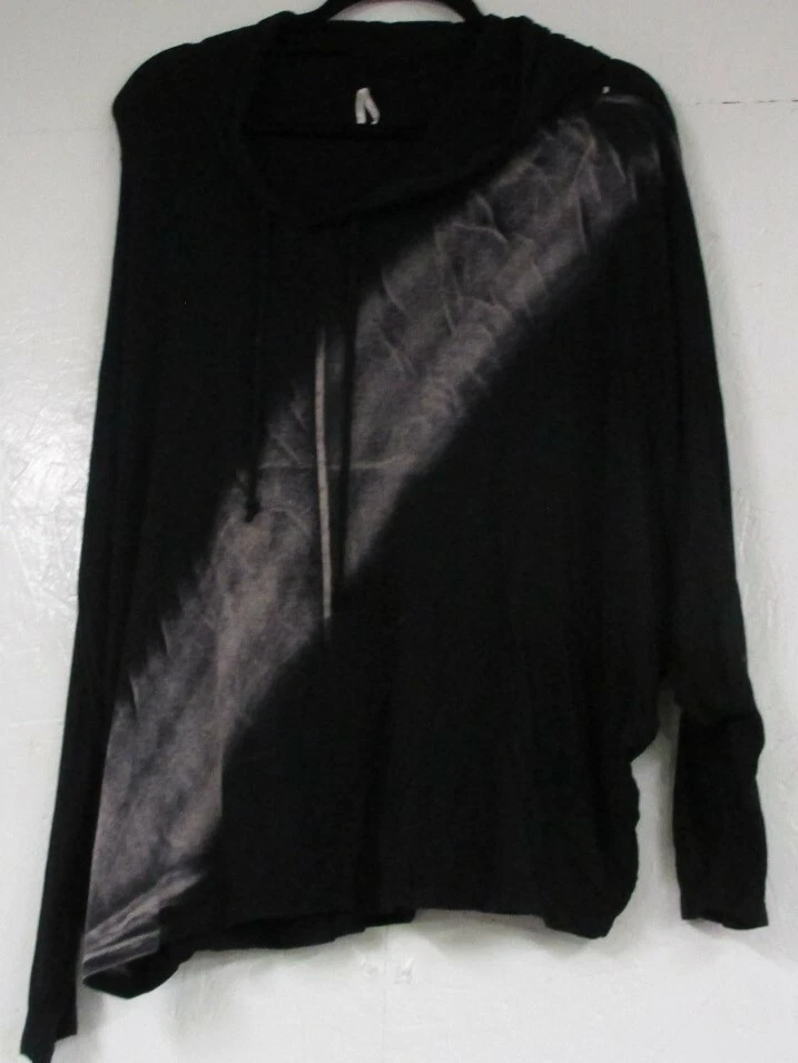 Moletom com capuz feminino tamanho G tecido fino com listra diagonal cinza na frente marca Madigan - Imagem 1 de 4