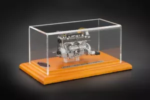 CMC Alfa Romeo 8C 2900 B, Engine 1/18. M-131 - Imagen 1 de 5