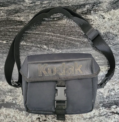 Estuche de transporte vintage KODAK CAMERA CARRY BOLSA CON CORREA PARA EL HOMBRO Y TRABILLAS PARA CINTURÓN 6X5" Foto 1 de 3