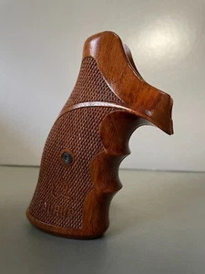 New! Target Grips For Taurus TRACKER/JUDGE 17 44 627 692 Checker Hardwood#02 - Picture 1 of 8