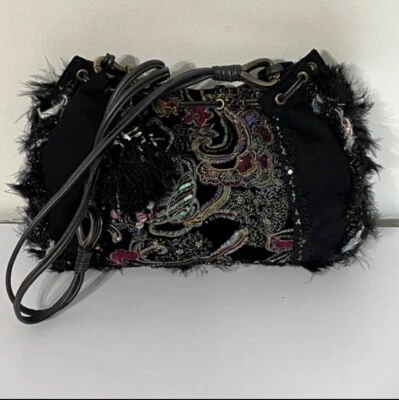 Bolso Mary Frances Negro Terciopelo Lentejuelas Bordado Cuero Correa Foto 1 de 4