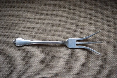 Lunt Modern Victorian Lemon/Garnish Fork 5" No Monogram Sterling Silver 1941 - Image 1 of 4