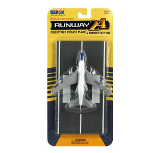 Daron Runway24 Diecast Metal Toy with Runway - Air Force One