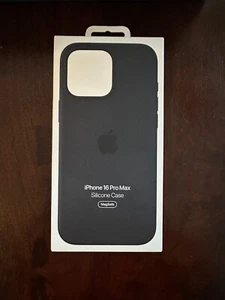 Apple iPhone 16 Pro Max Silicone Case with MagSafe Black MYYTZ32M/A New in Box - Photo 1 sur 3