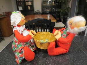 Vintage Annalee Santa and Mrs. Claus Basket Christmas 1971 Made in USA 12" - Picture 1 of 10