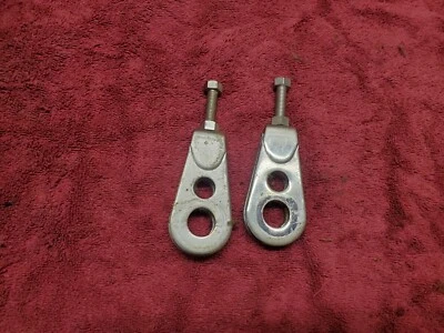 1981 Suzuki GS450 L GS 450 L Chain adjuster Swing Arm Chain Adjuster Foto 1 de 3