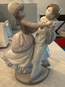 Lladro Figurine 5452 "Masquerade Ball" Masked Boy and Girl Dancing mint - Picture 1 of 14