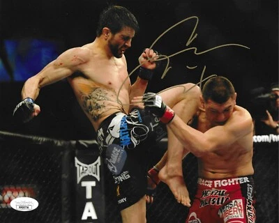 Foto autografiada de Carlos Condit 8x10 certificado de autenticidad JSA UFC nacido asesino feroz golpe de rodilla  Foto 1 de 2
