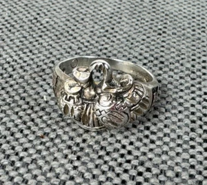 Vintage Native American Sterling Silver Ring with Raised Detailed Native Pottery - Picture 1 of 3
