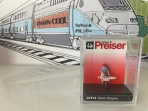 28154 PREISER BOITE DE PERSONNAGE FEMME QUI REPASSE ECHELLE HO 1/87 - Imagen 1 de 1