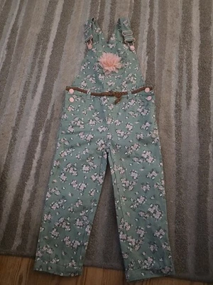 Baberos florales para niñas talla 4T, ¡súper lindos!! Foto 1 de 4