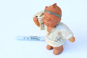 Kunst Keramik Junge asiatisch trägt Fisch Skulptur Statue Figur Wohndeko YF - Bild 1 von 10