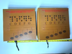 Dictionary of Braille Music Signs Volume 1 & 2 by Bettye Krolick Hardcover Blind - Imagen 1 de 12