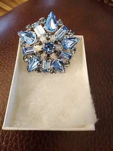 Vintage Sapphire Lt. Blue Rhinestone Brooch, 1960's, Possibly Schreiner. - Picture 1 of 11