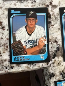 1997 Bowman Rookie Card Florida Marlins Andy Larkin #132 - Bild 1 von 1