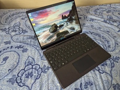 Microsoft Surface Pro 8 13,3" (8GB RAM, 256GB SSD, Intel i5) + Tastiera E Penna - Immagine 1 di 4