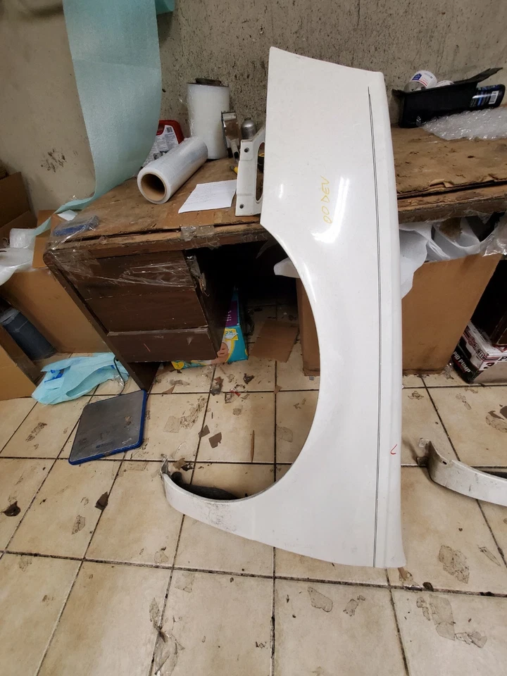 2000 2001 2002 2003 2004 2005 CADILLAC DEVILLE ЛЕВЫЙ ДРАЙВЕР КРЫЛО БЕЛЫЙ # 1 - Изображение 1 из 2