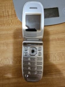 Sony Ericsson Z300a  Vintage Classic Flip 2G Mobile Phone Need Battery Untested.