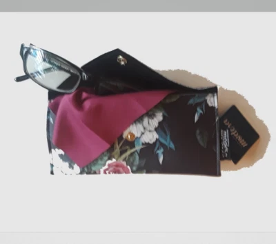 Estuche para gafas 3 piezas Foster Grant MODERA estampado floral con micro paño de limpieza Foto 1 de 4