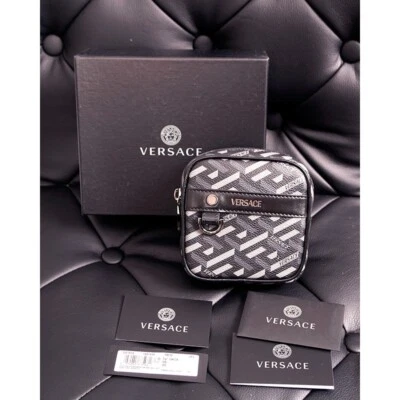 NUEVO $325 VERSACE Negro Gris Lona Recubierta LA GRECA MODULAR CUADRADO Bolso BOLSA NUEVO EN CAJA Foto 1 de 4