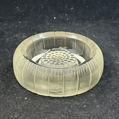 Signed R. Lalique Crystal Frosted Berthe Ashtray 3.25" diameter , C1929 Foto 1 de 4