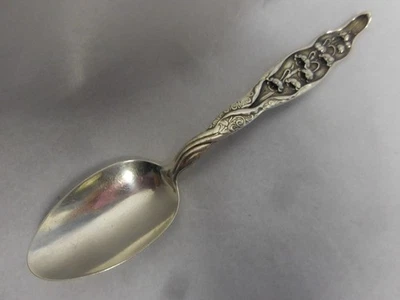CUCHARADITA DE PLATA ESTERLINA WHITING LILY OF THE VALLEY 1885 5 3/4" SIN MONOGRAMA Foto 1 de 4