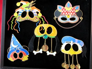 Disney Parti-Gras Masked Pin Box Set, Hand Signed By Artist~Ltd Ed - Picture 1 of 6