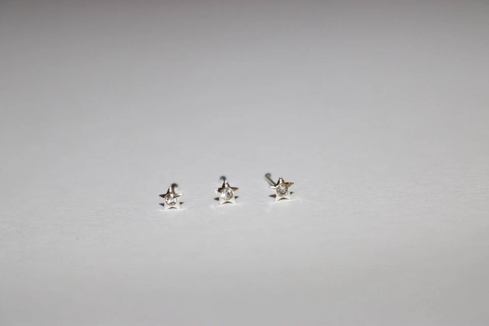 Argento Sterling 925 Stern Zirconia Naso Cristallo Borchie Star Narice Pin Set - Immagine 1 di 2