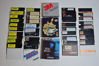 Lot Floppy 5,25 Retrogame‘80 Commodore Back Future+Total recall+Armati+Extra-1S8 - Immagine 1 di 4