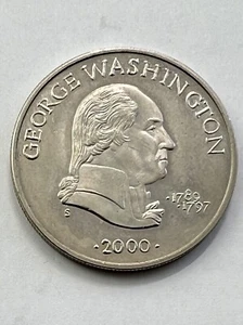 2000 Republic of Liberia $5 George Washington Commemorative Issue Coin - Picture 1 of 3