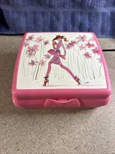 Tupperware MÄDCHEN auf dem GO Mittagessen Sandwichbehälter #3752A-2 Flip Lock Verschluss SPASS! - Bild 1 von 5