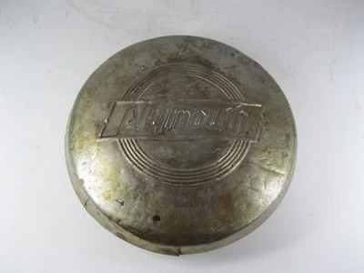 Tapacubos Plymouth antigua muy usada/dañada Foto 1 de 4