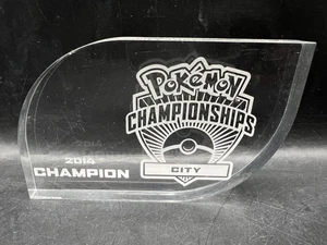 2014 Pokemon City Championships Champion Glas Trophäe Preis Plakette - Bild 1 von 1