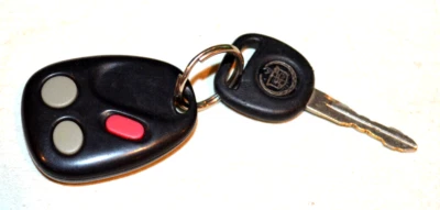 2004 CADILLAC ESCALADE KEY KEY FOB OEM - Image 1 of 2
