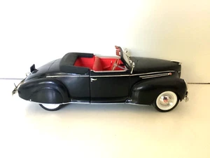 1939 LINCOLN ZEPHYR Die Cast 1/18 scale model car SIGNATURE SERIES - Picture 1 of 7