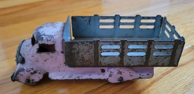 古董 20 世纪 30 年代 WYANDOTTE 压钢粉红色和蓝色 EASTER STAKE 卡车 — 第 1/4 张图片