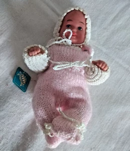 Puppenstube Schildkröt 16/18 gem. im rosa Strickanzug 3tlg m.Etikett - Bild 1 von 17