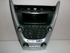 Panel de control de radio AM/FM/XM/CD MP3 equipo de audio Chevy Equinox 2010-2015 - Imagen 1 de 2
