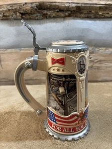 Budweiser CS318 The American Worker I Lidded Stein - Granjero, liniero firmado - Imagen 1 de 14
