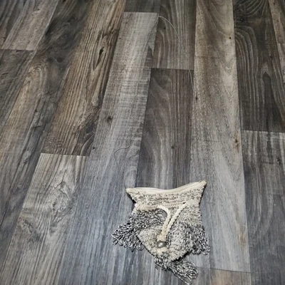 Free People 金属链包裹串珠斜挎包金属/玻璃/棉 — 第 1/4 张图片