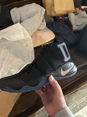 Zapatos de baloncesto Kyrie 2 “Duke” talla 13 Foto 1 de 4