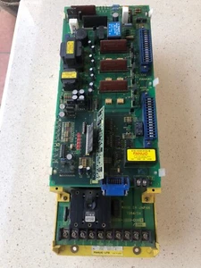 FANUC Servo amplifier A06B-6058-H011 F32 00011-B T084/04 A20B-1003-0082/04A - Imagen 1 de 5