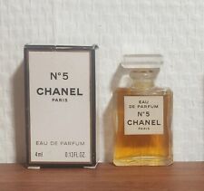 Eau de Parfum N°5 de Chanel 4 ml. Boîte. Plein de son jus. Très bon état 