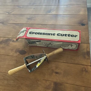 Croissant Cutter, Stainless Steel Croissant Roller Slices with Wooden Handle ... - Picture 1 of 5