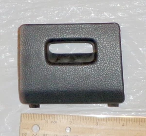 2009 - 2015 NISSAN ROGUE FUSE BOX COVER LID 68964-JM00A OEM BLACK - Bild 1 von 2