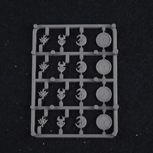 Classic Orcs & Goblins Shields Sprue Bits Parts Citadel Moon Shield Plastic L427 - Picture 1 of 1