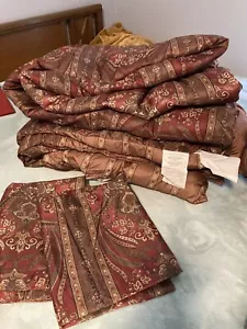 Ricco set comò e finzioni paisley rosso e bronzo importato da Sunham Home Fashions - Foto 1 di 13