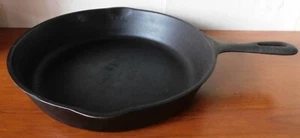 Vintage Griswold Cast Iron #8 Skillet no Heat Ring EUC - Picture 1 of 2